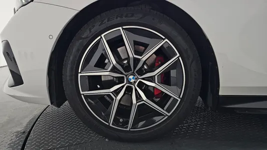 BMW 5 Series (G60) 520i 2025 4
