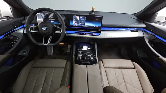 BMW 5 Series (G60) 520i 2025 6
