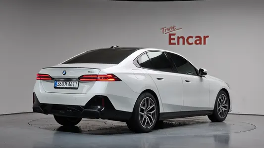 BMW 5 Series (G60) 520i 2025
