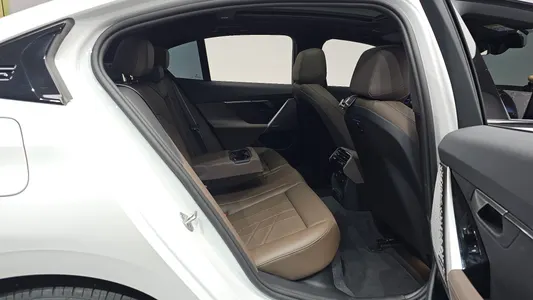 BMW 5 Series (G60) 520i 2025 11