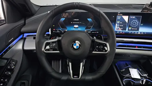 BMW 5 Series (G60) 520i 2025 12