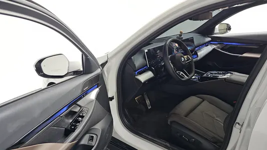 BMW 5 Series (G60) 520i 2025 9