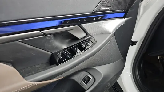 BMW 5 Series (G60) 520i 2025 38