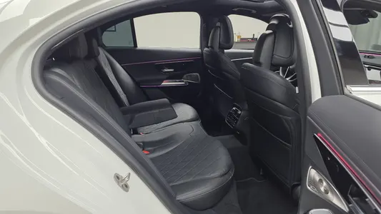 Mercedes-Benz E-Class W214 E450 4MATIC 2024 26