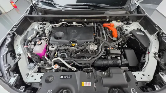 Toyota RAV4 5 2.5 4WD PHEV XSE 2025 6