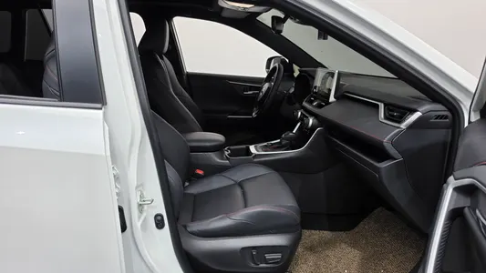 Toyota RAV4 5 2.5 4WD PHEV XSE 2025 11
