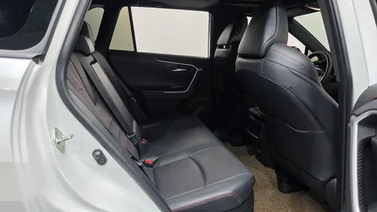 Toyota RAV4 5 2.5 4WD PHEV XSE 2025 12