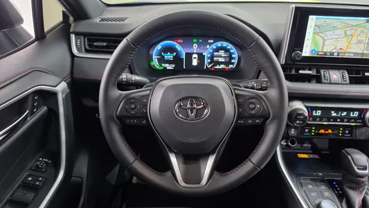 Toyota RAV4 5 2.5 4WD PHEV XSE 2025 13