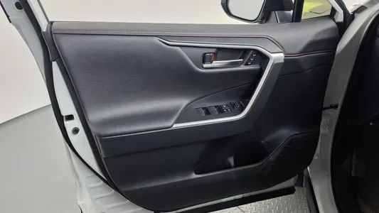 Toyota RAV4 5 2.5 4WD PHEV XSE 2025 24