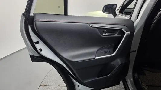Toyota RAV4 5 2.5 4WD PHEV XSE 2025 25