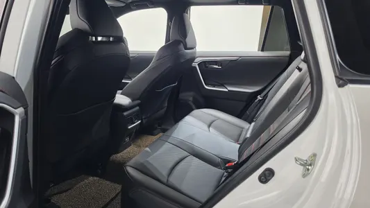 Toyota RAV4 5 2.5 4WD PHEV XSE 2025 26
