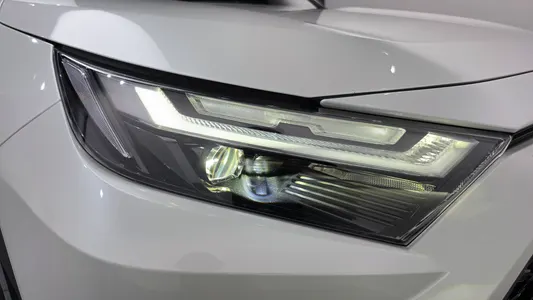Toyota RAV4 5 2.5 4WD PHEV XSE 2025 22