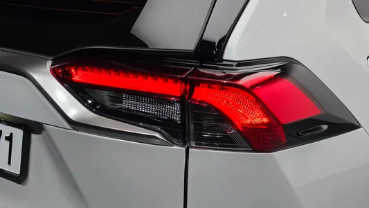 Toyota RAV4 5 2.5 4WD PHEV XSE 2025 23