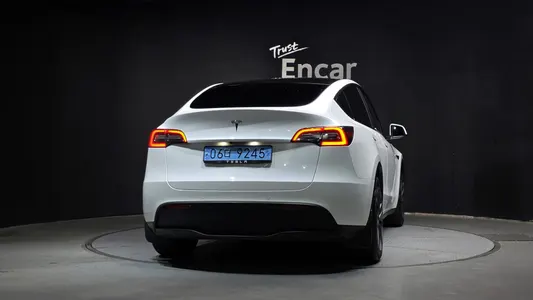 Tesla Y RWD 2021 4