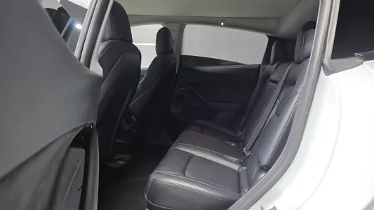 Tesla Y RWD 2021 12