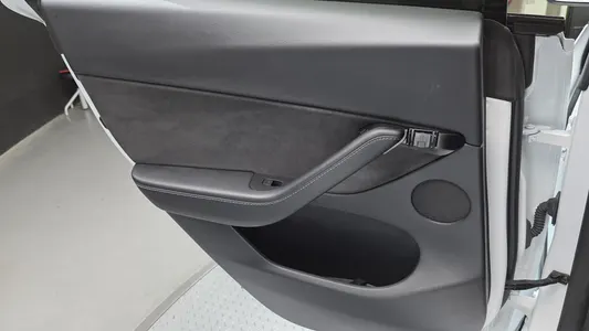 Tesla Y RWD 2021 25