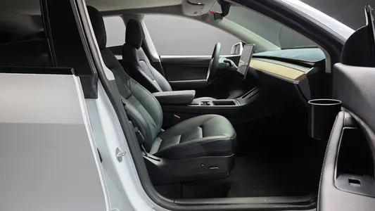 Tesla Y RWD 2021 26