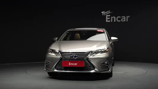 Lexus ES300h + 2018