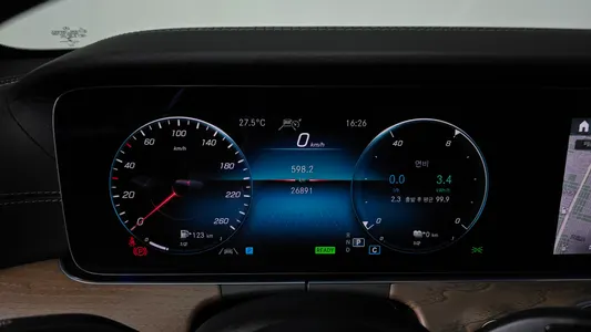Mercedes-Benz E-Class W213 E300e 4MATIC 2021 8