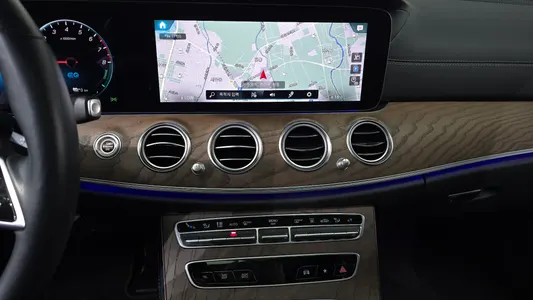 Mercedes-Benz E-Class W213 E300e 4MATIC 2021 11