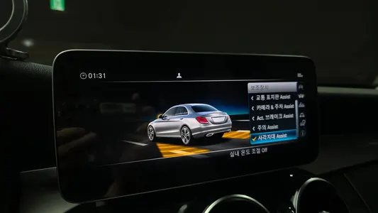 Mercedes-Benz C-Class W205 C200 2019 14