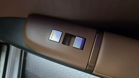 Hyundai (GN7) 2023 33