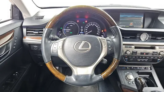 Lexus ES300h 2012 12