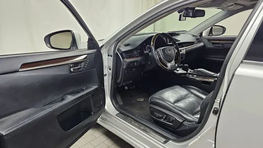 Lexus ES300h 2012 10