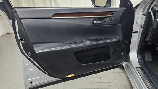 Lexus ES300h 2012 24