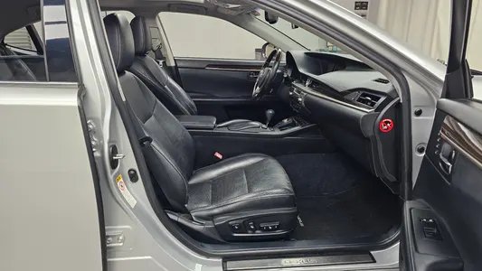 Lexus ES300h 2012 26