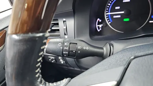 Lexus ES300h 2012 30