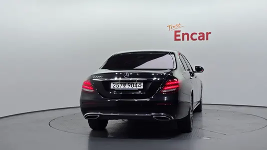 Mercedes-Benz E-Class W213 E220d 2020 4