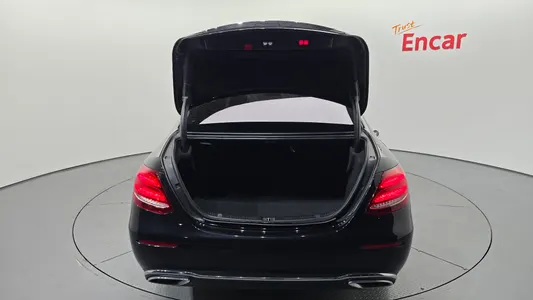 Mercedes-Benz E-Class W213 E220d 2020 18