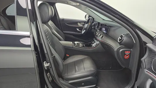 Mercedes-Benz E-Class W213 E220d 2020 26