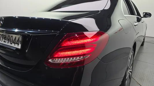 Mercedes-Benz E-Class W213 E220d 2020 23
