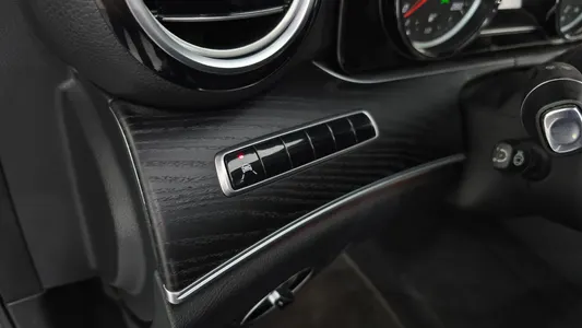 Mercedes-Benz E-Class W213 E220d 2020 28
