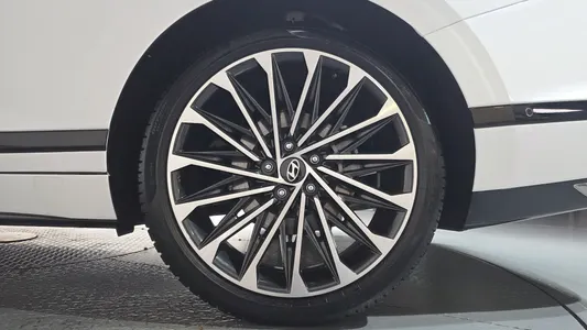 Hyundai (GN7) 2024 22
