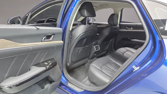 Kia K5 3 1.6 2021 12