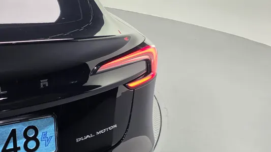 Tesla 3 AWD 2024 24