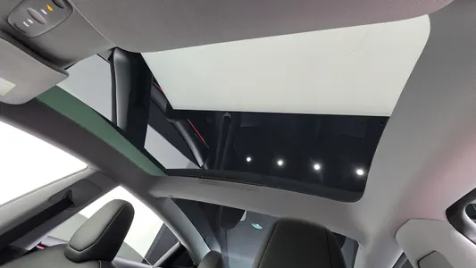 Tesla 3 AWD 2024 32