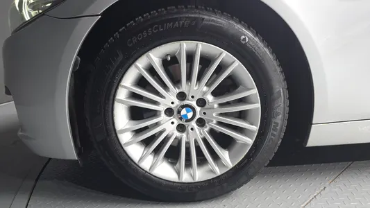 BMW 5 Series (F10) 520d 2015 5
