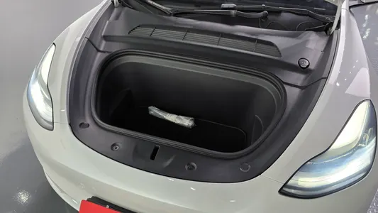 Tesla Y AWD 2021 6