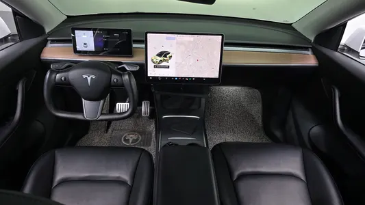 Tesla Y AWD 2021 7