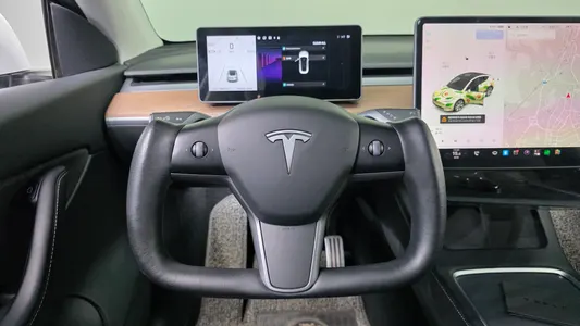 Tesla Y AWD 2021 13
