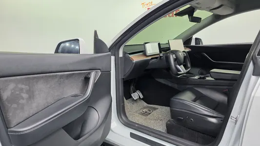 Tesla Y AWD 2021 10