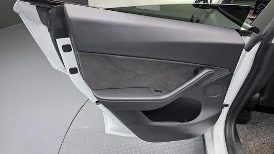 Tesla Y AWD 2021 26