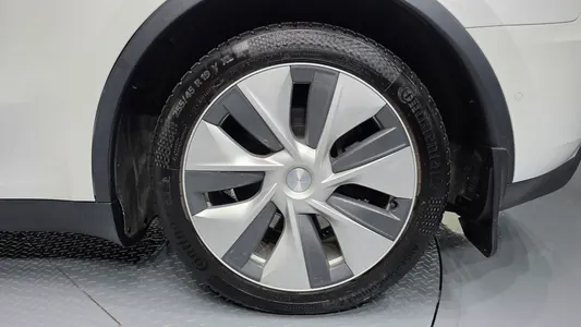 Tesla Y AWD 2021 22