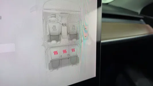 Tesla Y AWD 2021 28