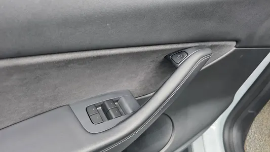 Tesla Y AWD 2021 31
