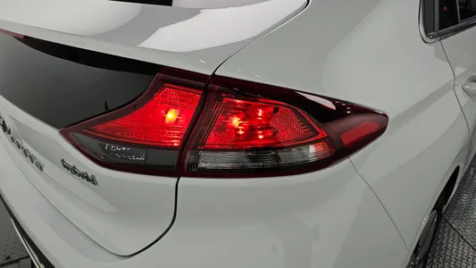 Hyundai 아이오닉 하이브리드 1.6 HEV 2020 23
